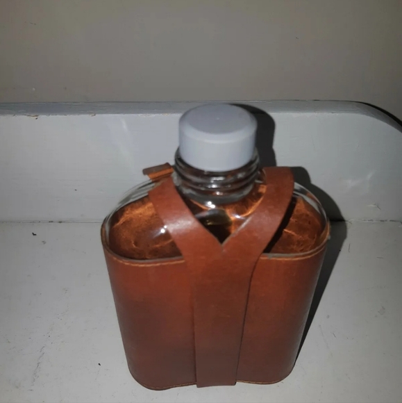 Vintage Hersheypark Glass Bottle, with leather case 6" Tall - Picture 10 of 10